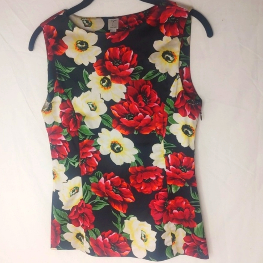 Tristan Sleeveless Scoop Neck Satin‎ Red & Cream Floral Side Zip Blouse Sz Xs